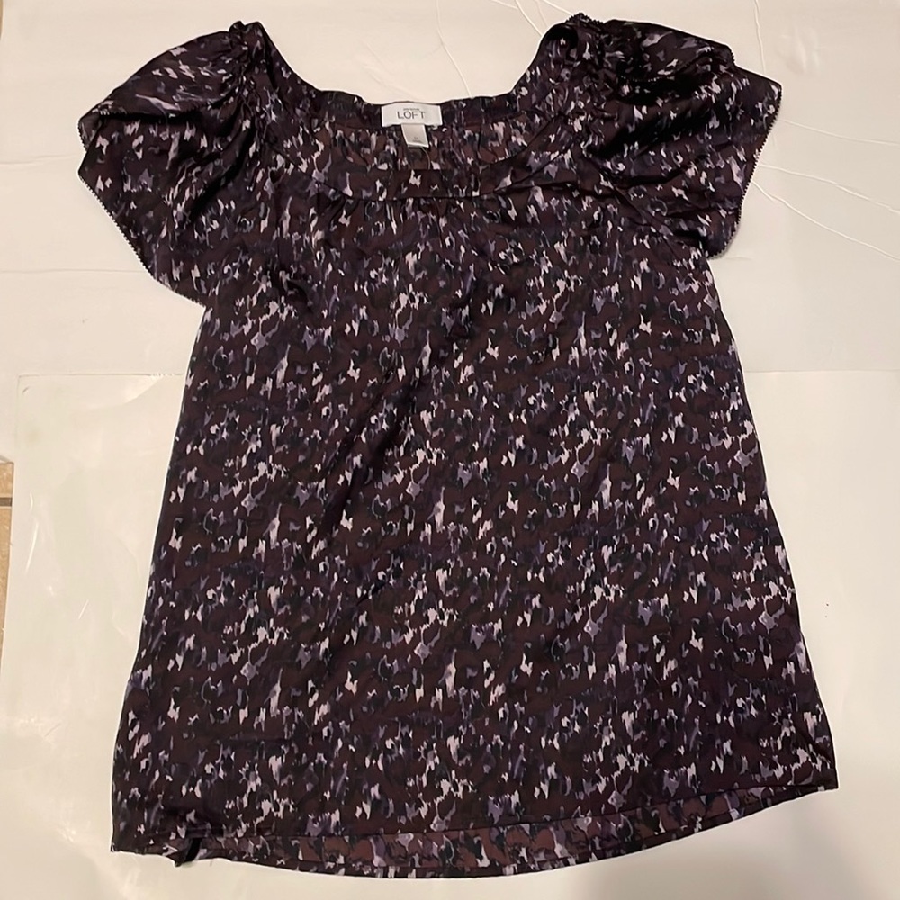 New Loft Ann Taylor purple marble print abstract too shirt size M